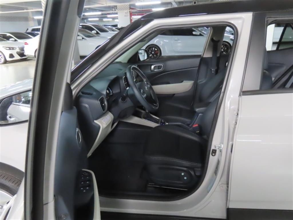 Hyundai Venue — photo 13