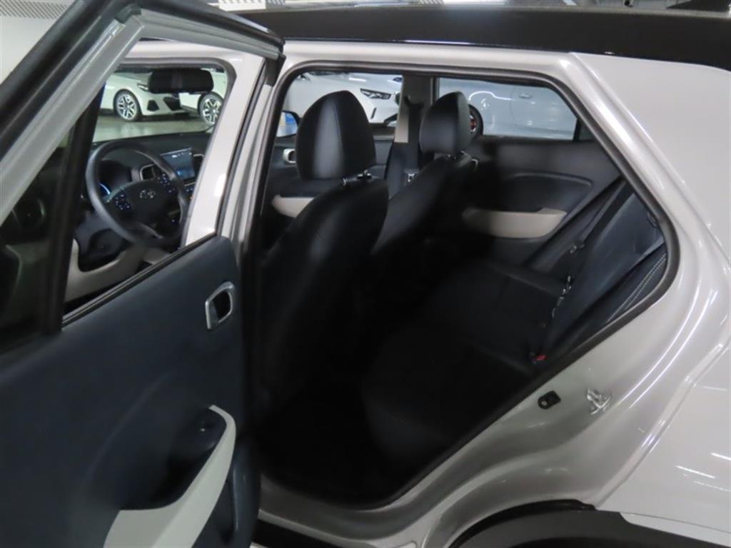 Hyundai Venue — photo 14