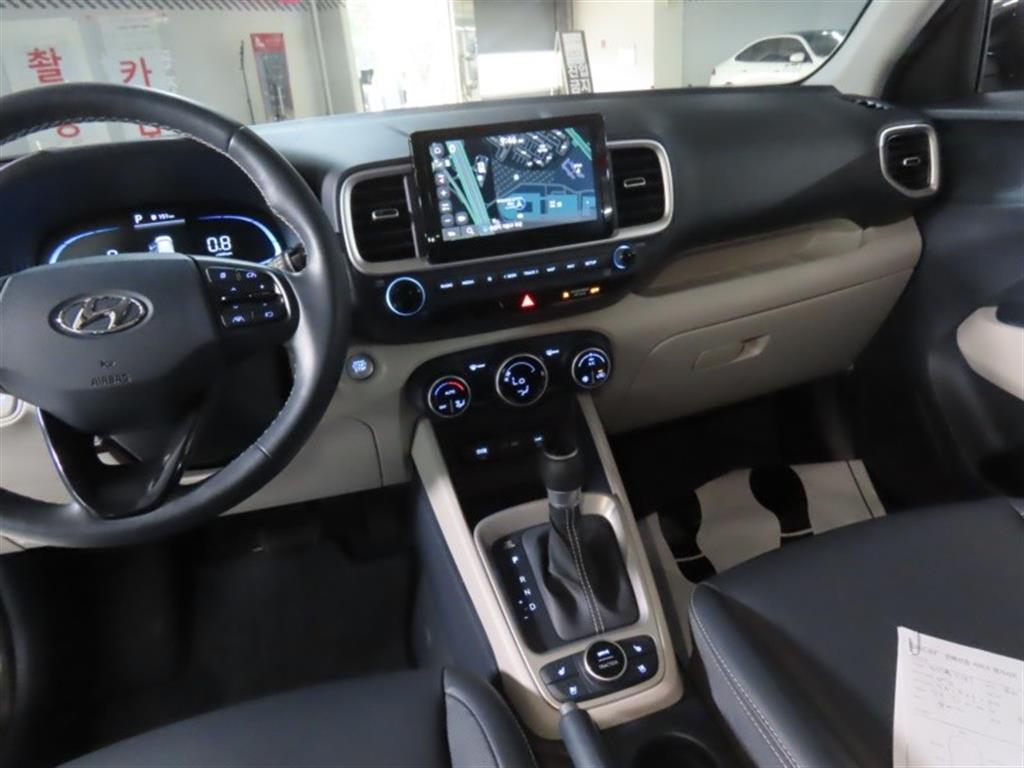 Hyundai Venue — photo 16