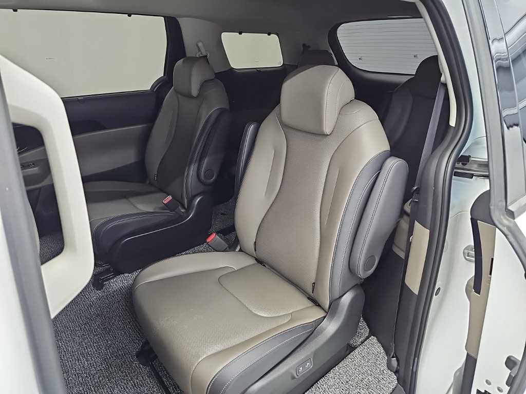 Kia Carnival — photo 12