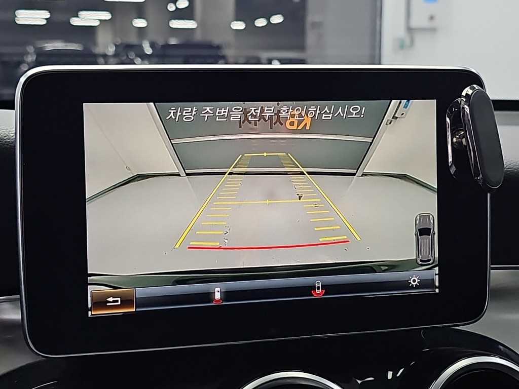 Mercedes-Benz GLC-Class — photo 16