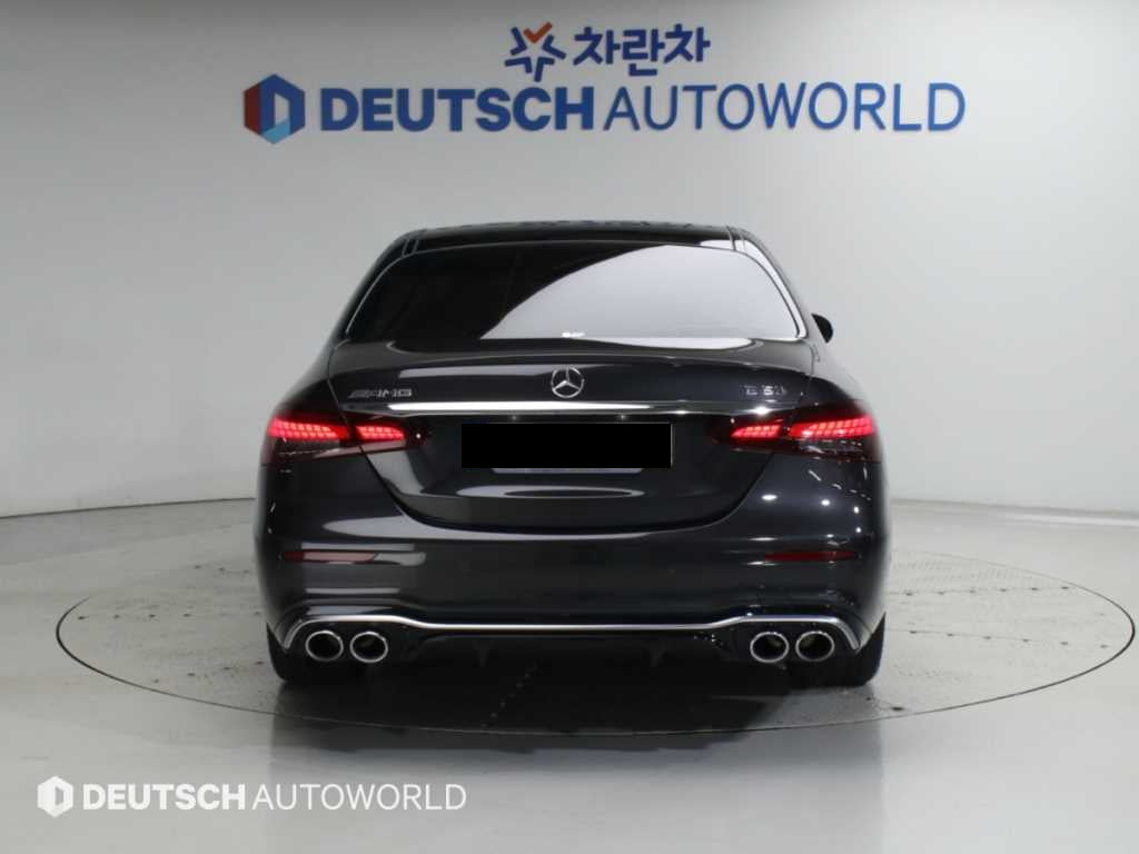 Mercedes-Benz E-Class — photo 04