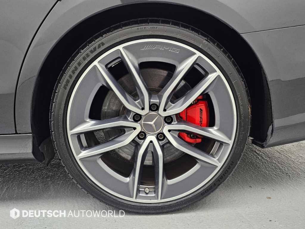 Mercedes-Benz E-Class — photo 05