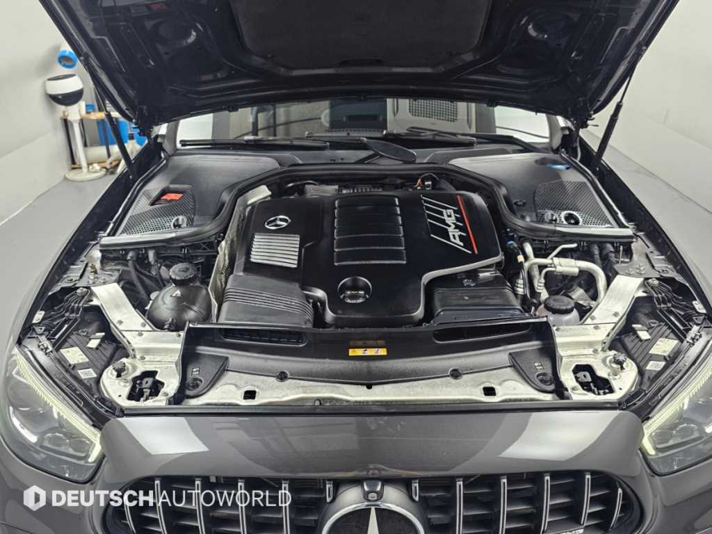 Mercedes-Benz E-Class — photo 06