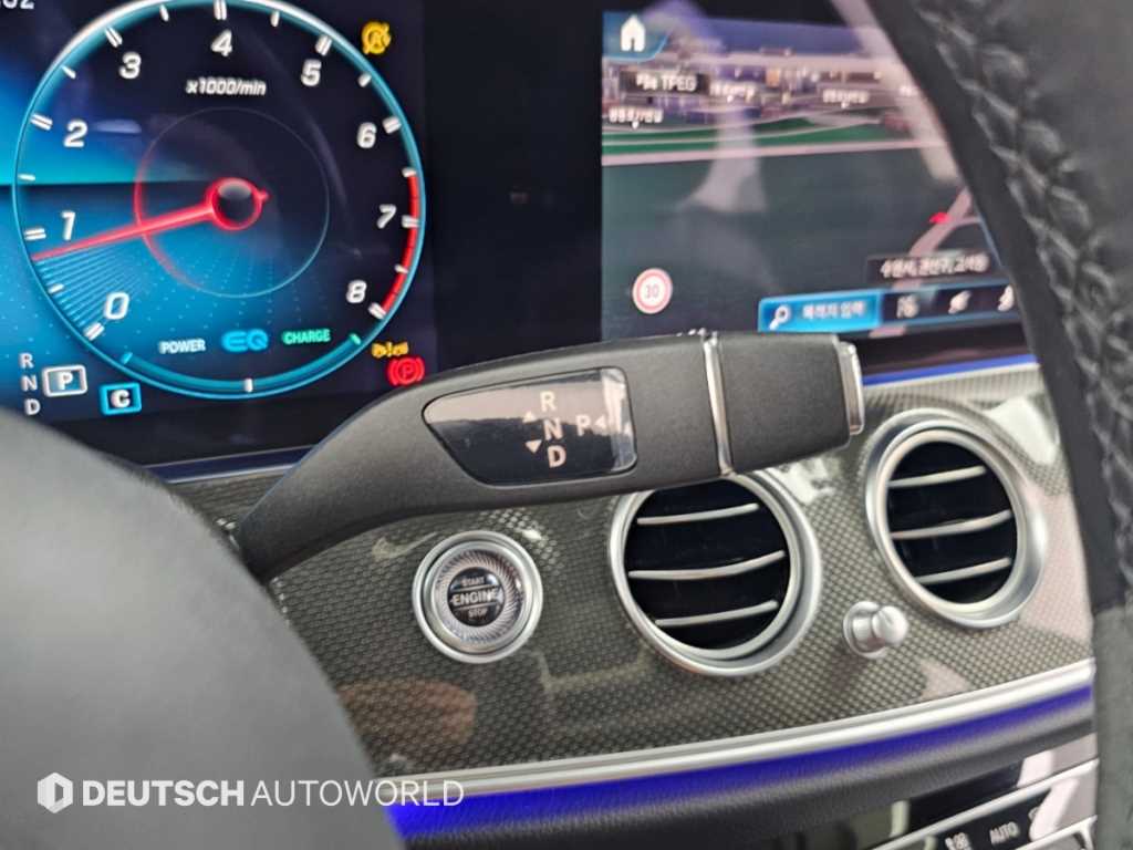 Mercedes-Benz E-Class — photo 09