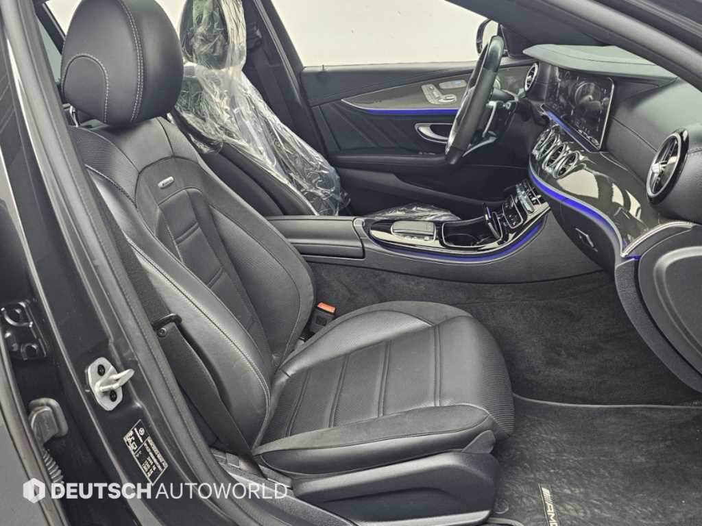 Mercedes-Benz E-Class — photo 10