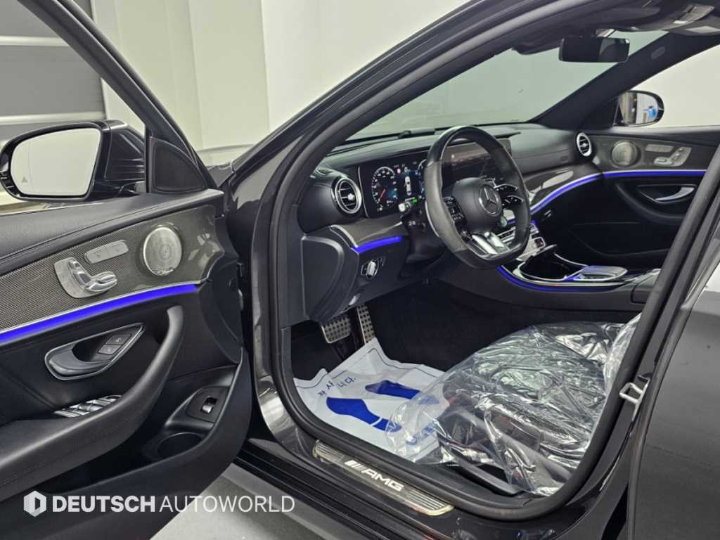 Mercedes-Benz E-Class — photo 11