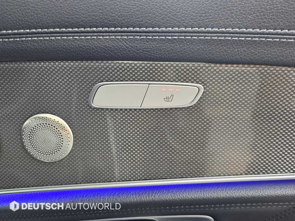Mercedes-Benz E-Class — photo 16