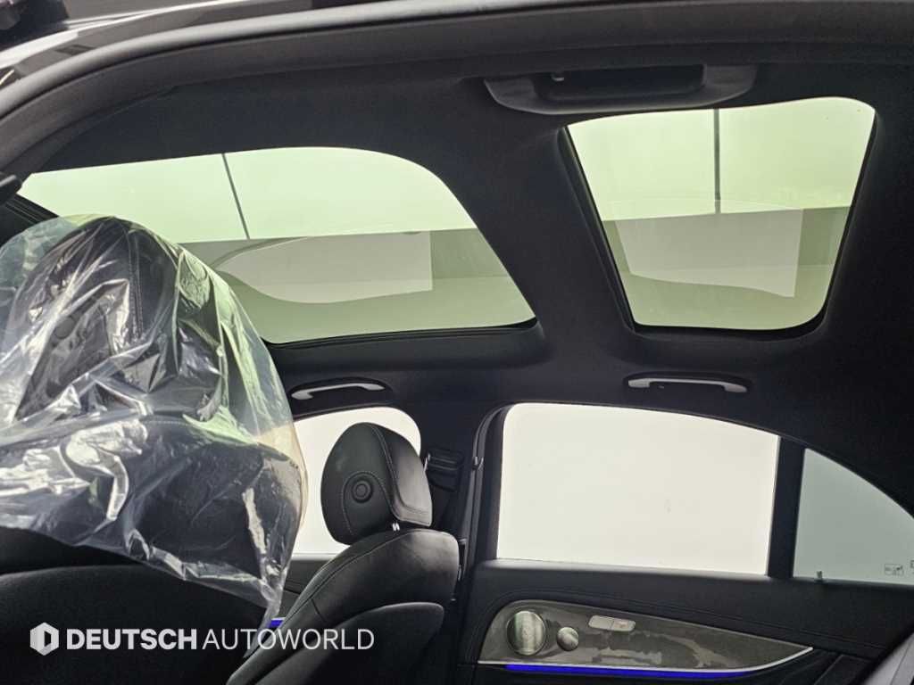 Mercedes-Benz E-Class — photo 18