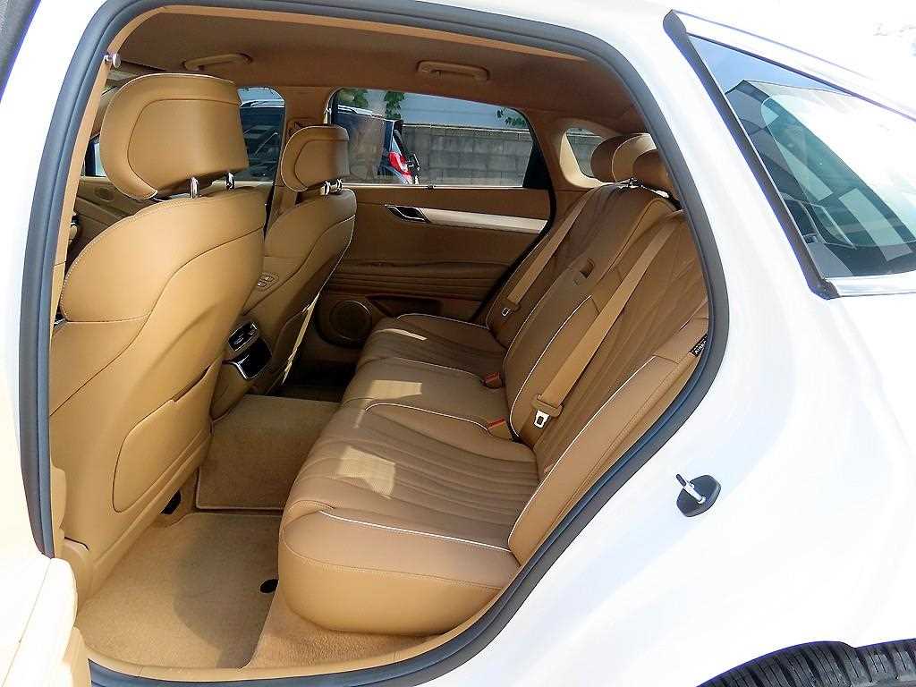 Genesis G80 — photo 06