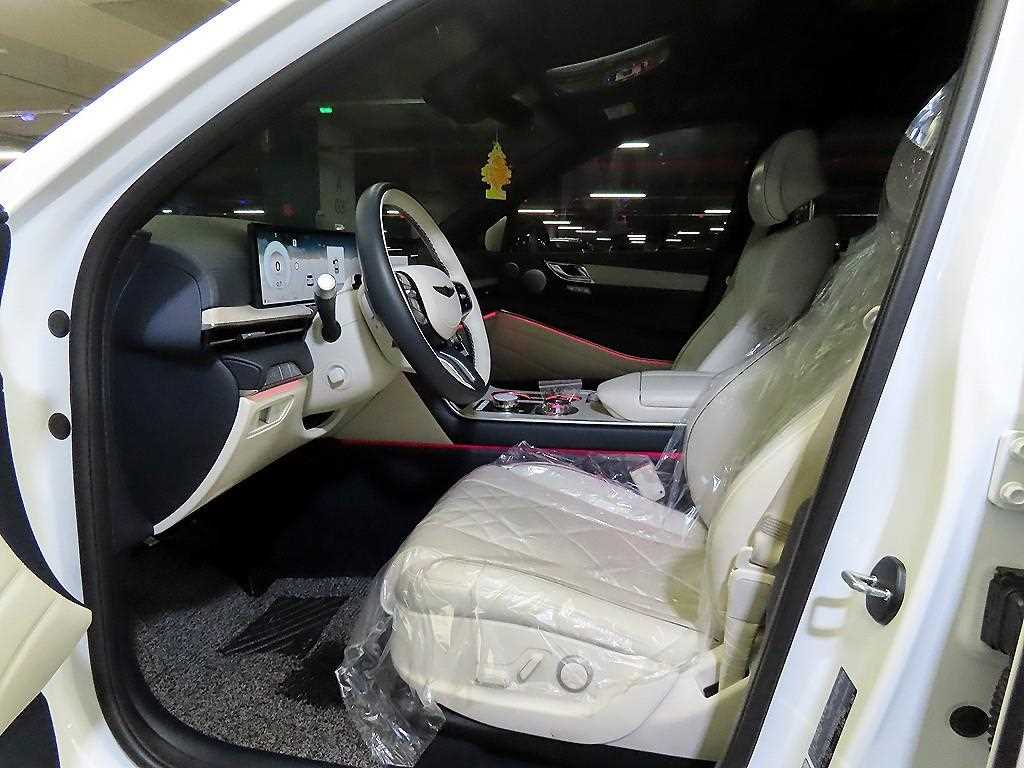 Genesis GV80 — photo 06