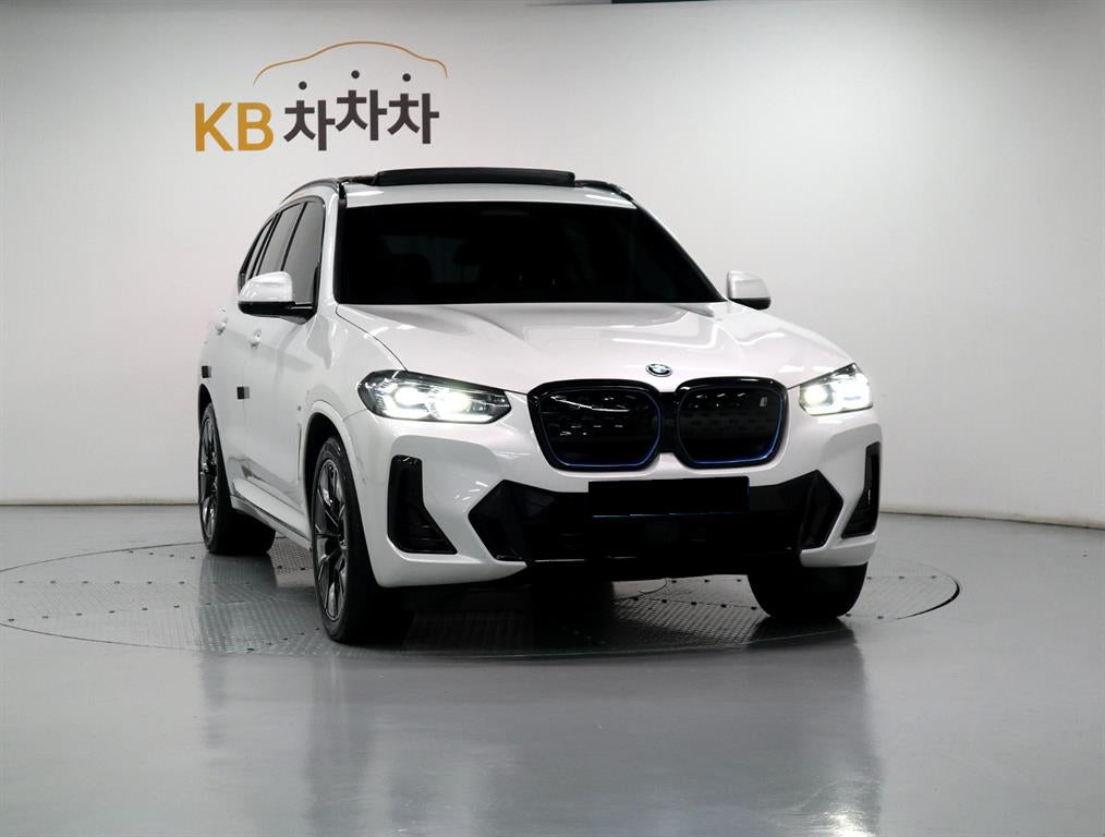 BMW iX3 — photo 02