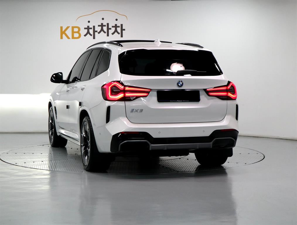 BMW iX3 — photo 04