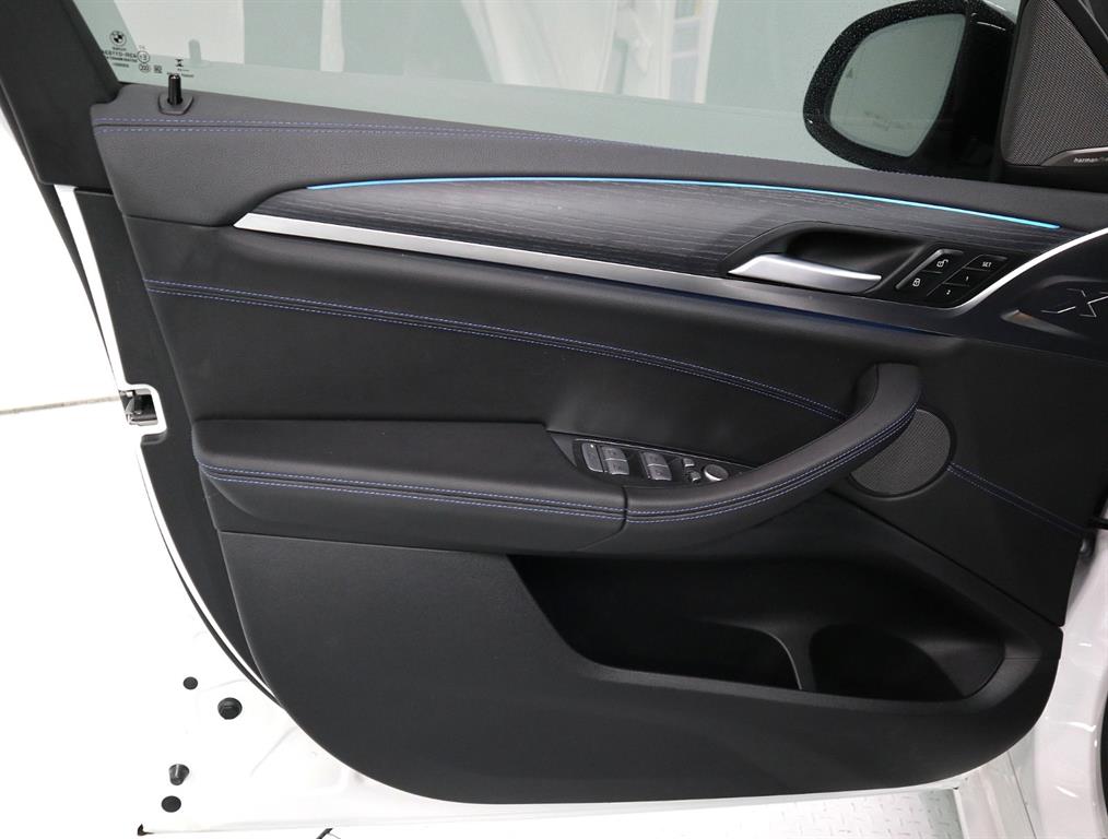 BMW iX3 — photo 07