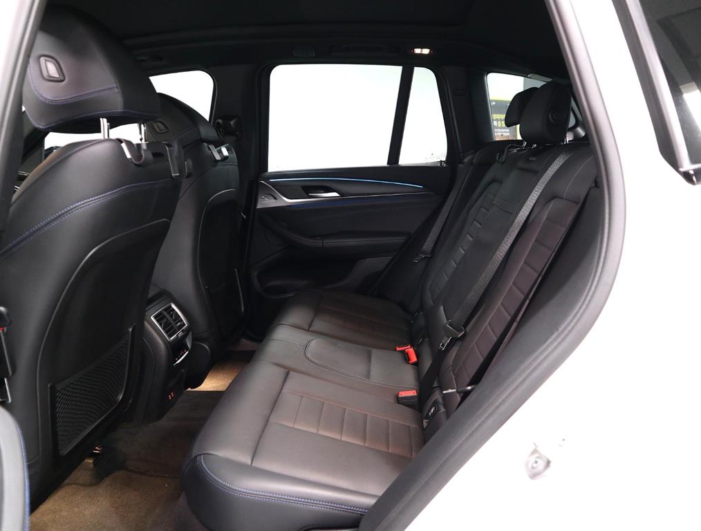 BMW iX3 — photo 09