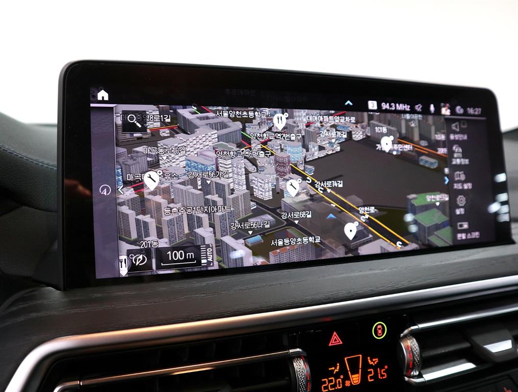 BMW iX3 — photo 10