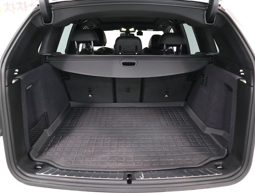BMW iX3 — photo 17