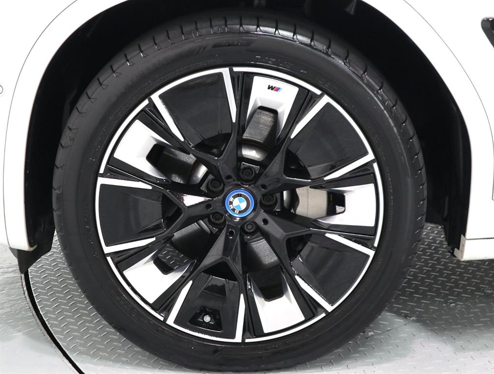 BMW iX3 — photo 18