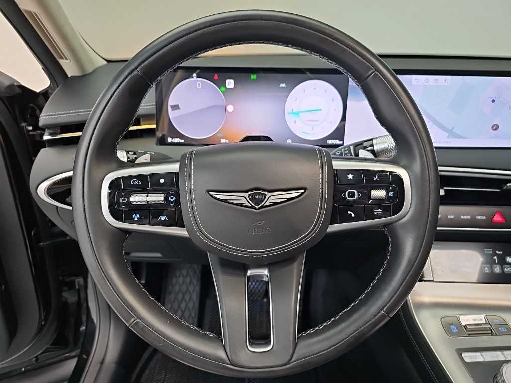 Genesis GV70 — photo 09