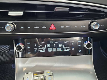 Genesis GV70 — photo 10