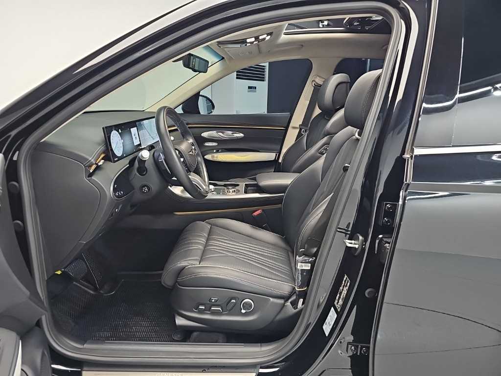 Genesis GV70 — photo 11