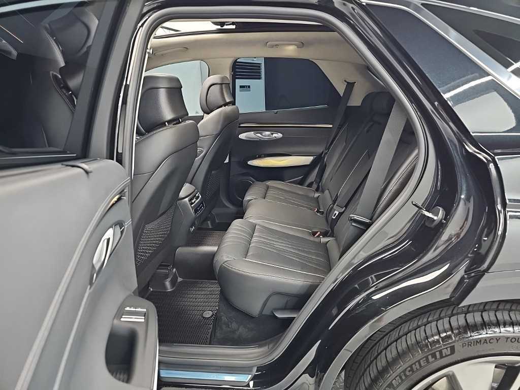 Genesis GV70 — photo 12
