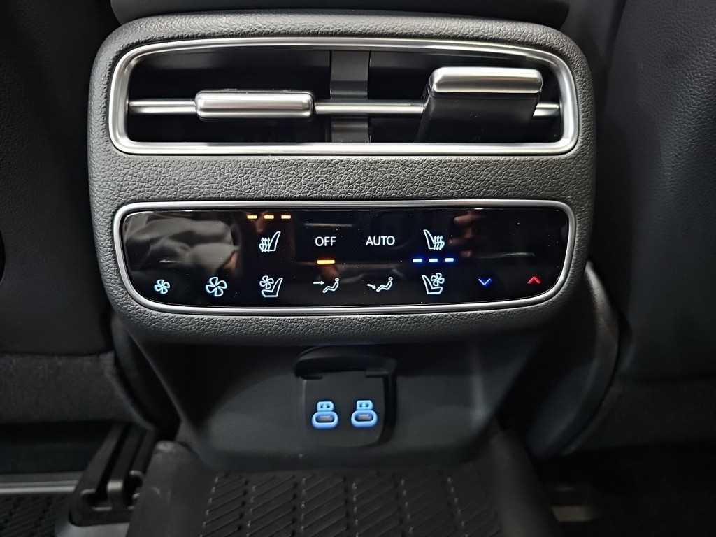 Genesis GV70 — photo 14
