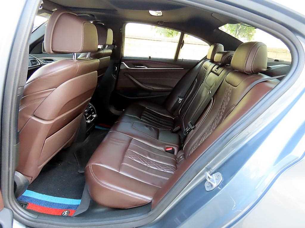 BMW 5-Series — photo 06