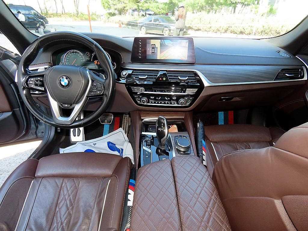BMW 5-Series — photo 07