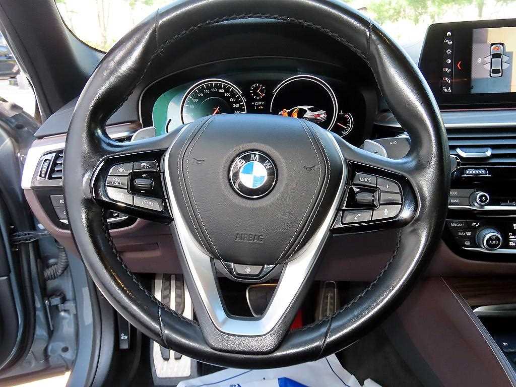 BMW 5-Series — photo 08