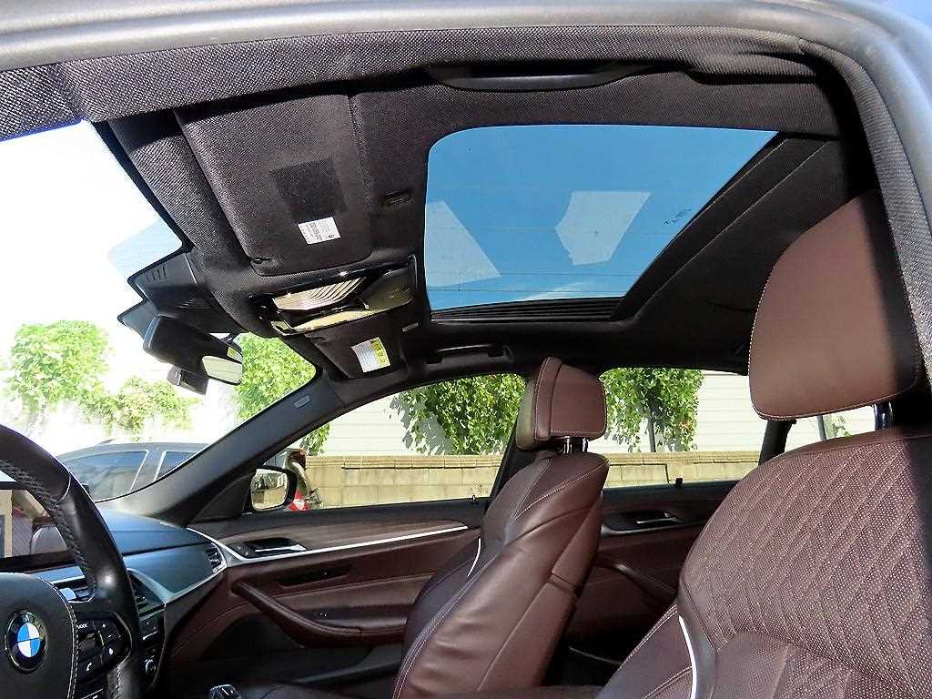 BMW 5-Series — photo 17