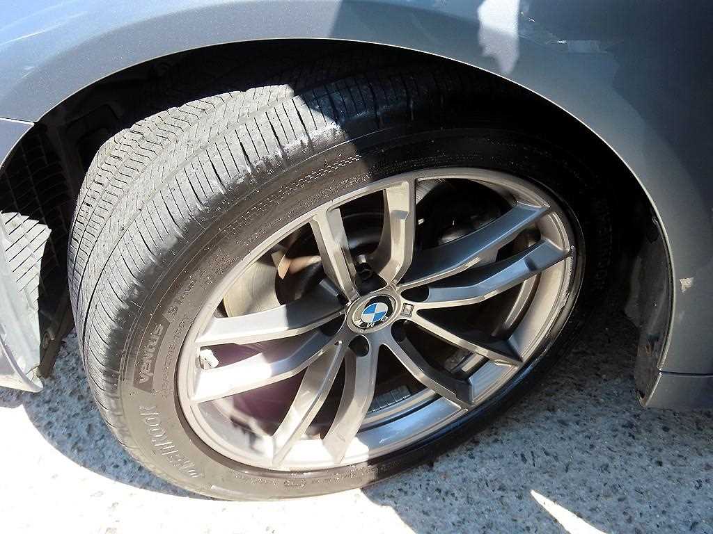 BMW 5-Series — photo 20