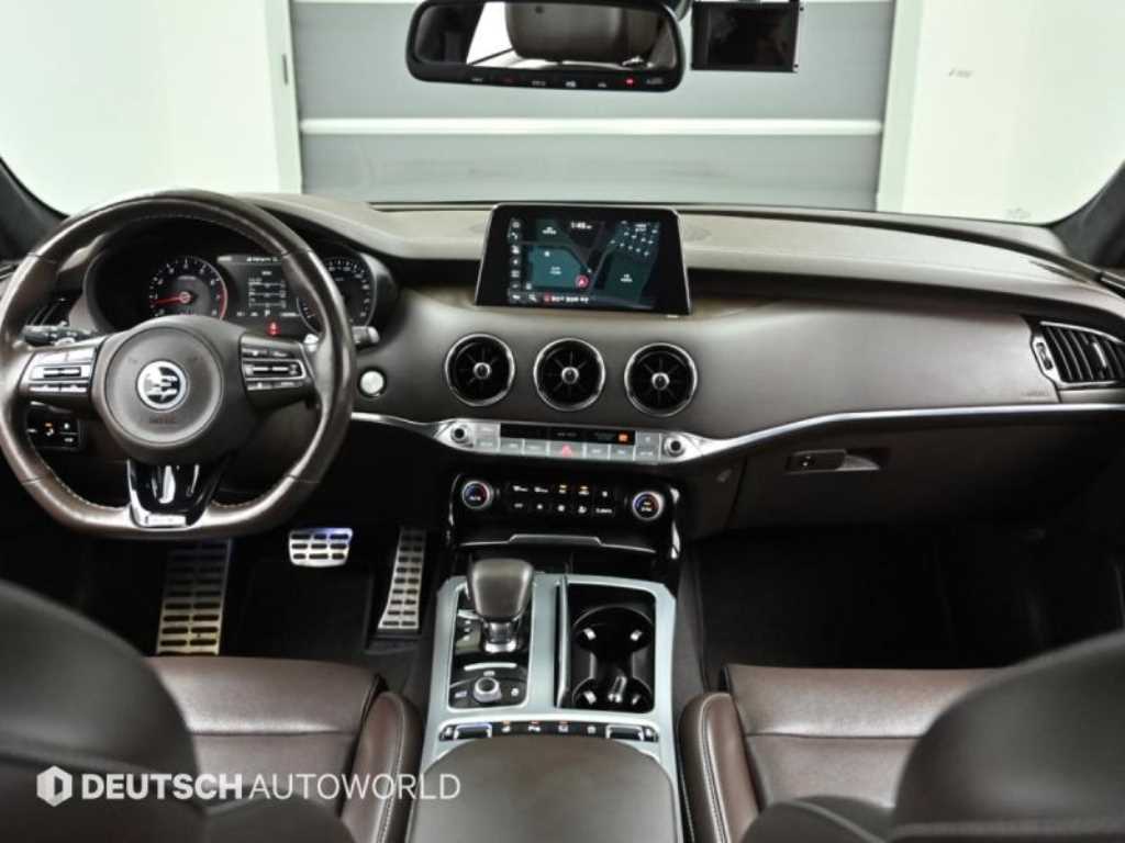Kia Stinger — photo 01