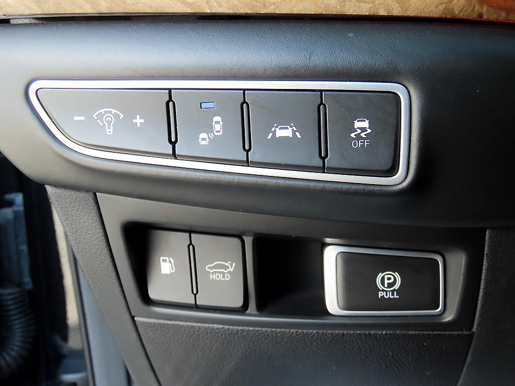 Genesis G90 — photo 12