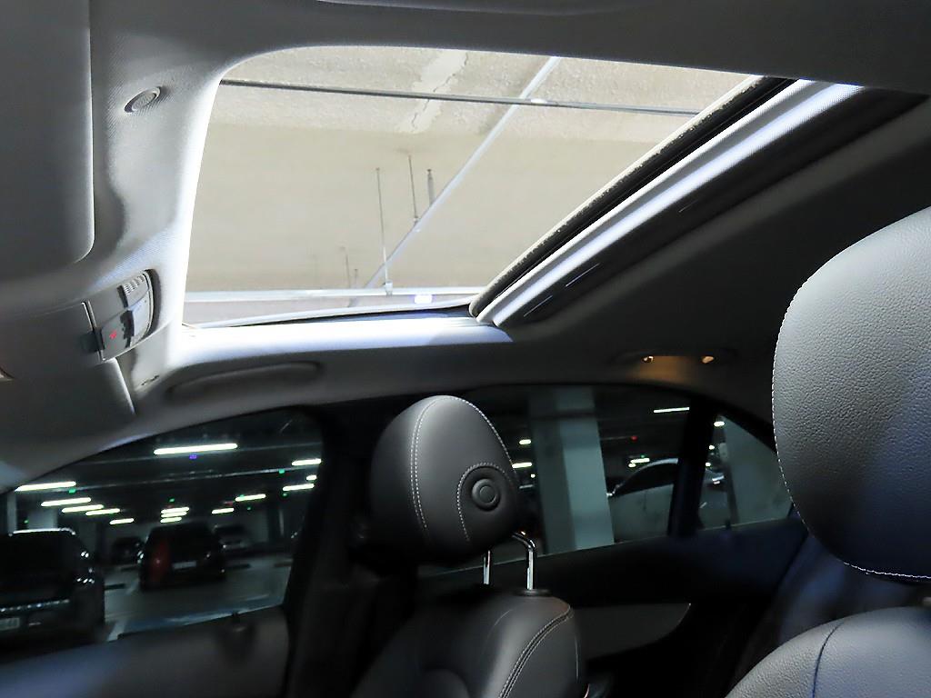 Mercedes-Benz C-Class — photo 17