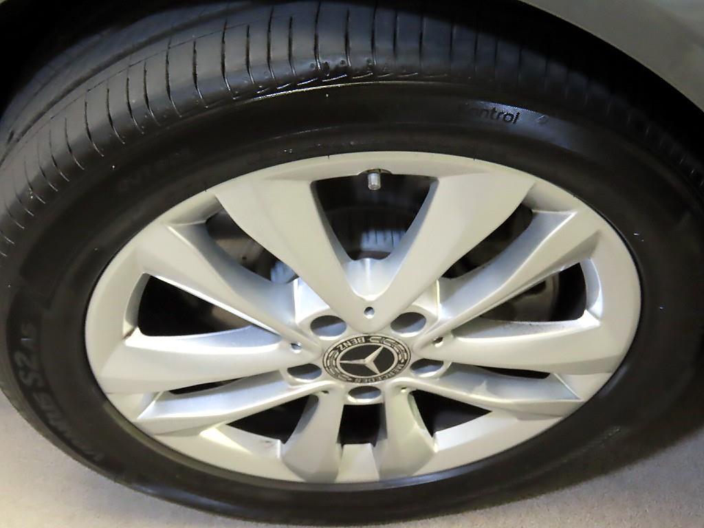 Mercedes-Benz C-Class — photo 20