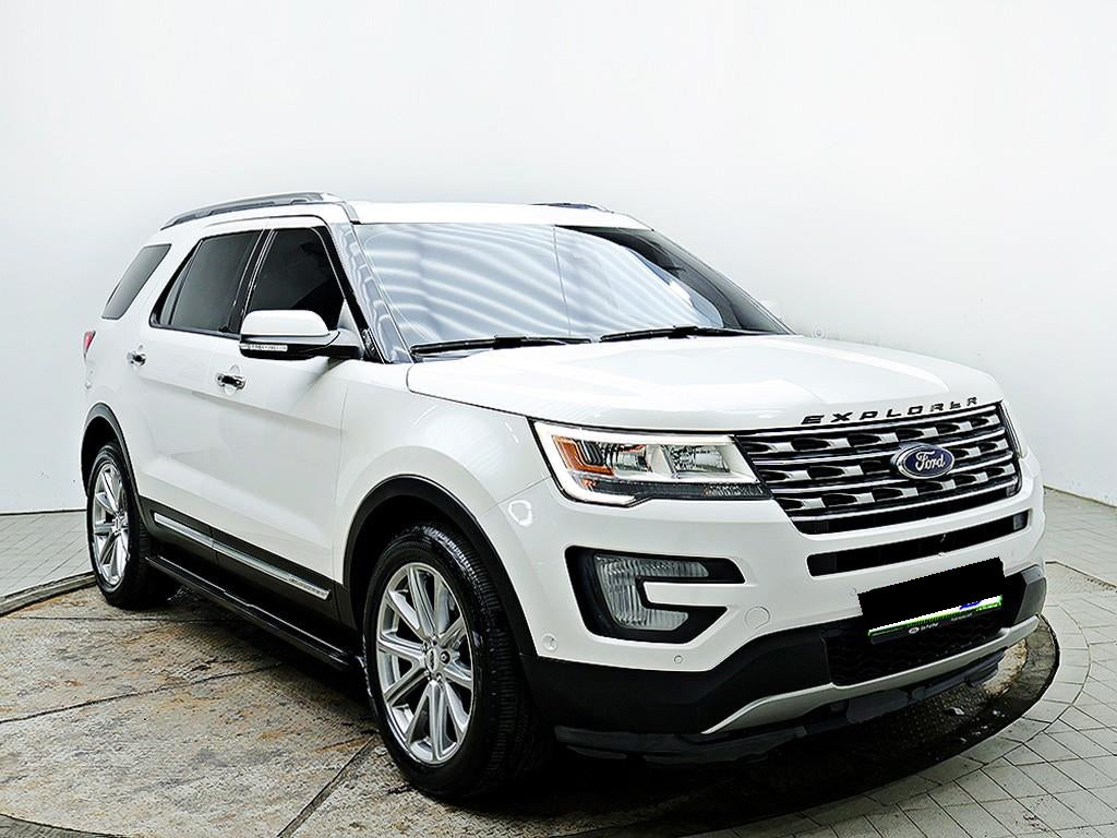Ford Explorer — photo 02
