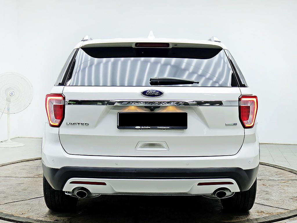 Ford Explorer — photo 03