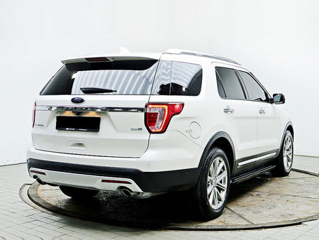 Ford Explorer — photo 04