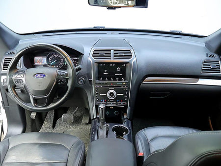 Ford Explorer — photo 05