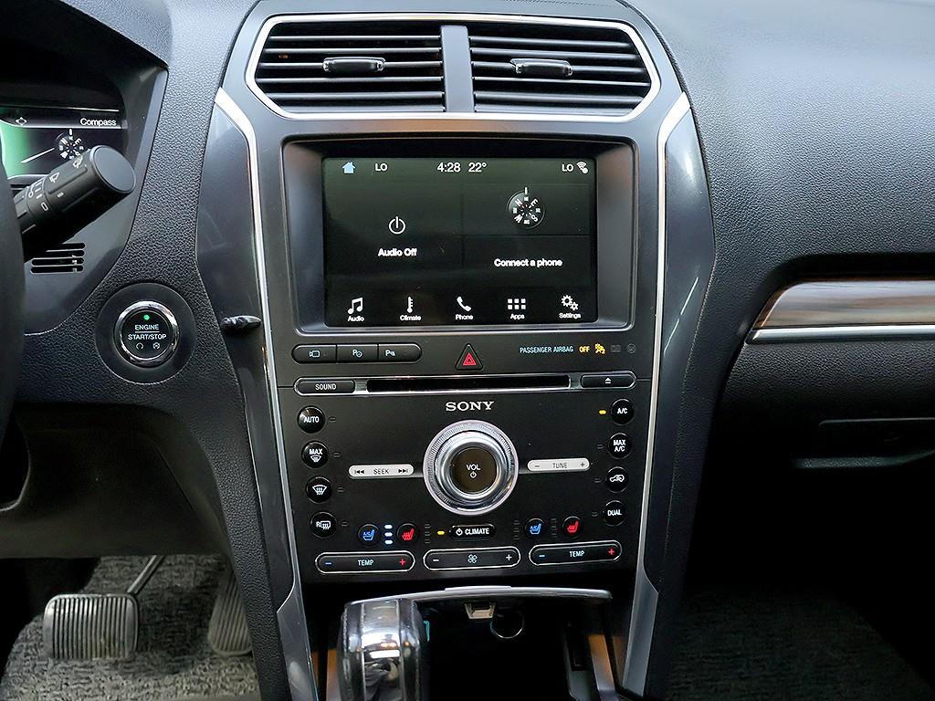 Ford Explorer — photo 09