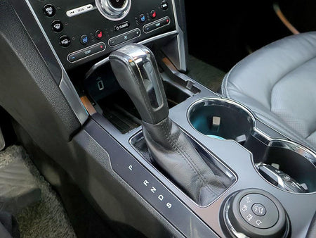 Ford Explorer — photo 10