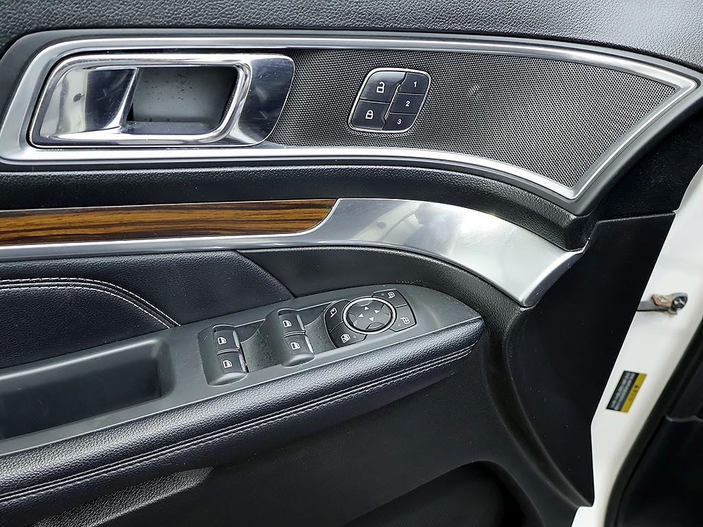 Ford Explorer — photo 13