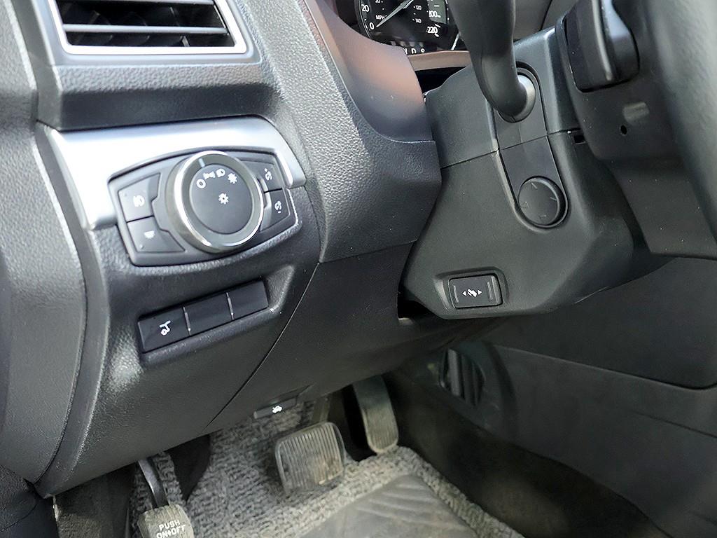 Ford Explorer — photo 14