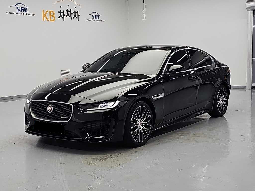 Jaguar XE — photo 01