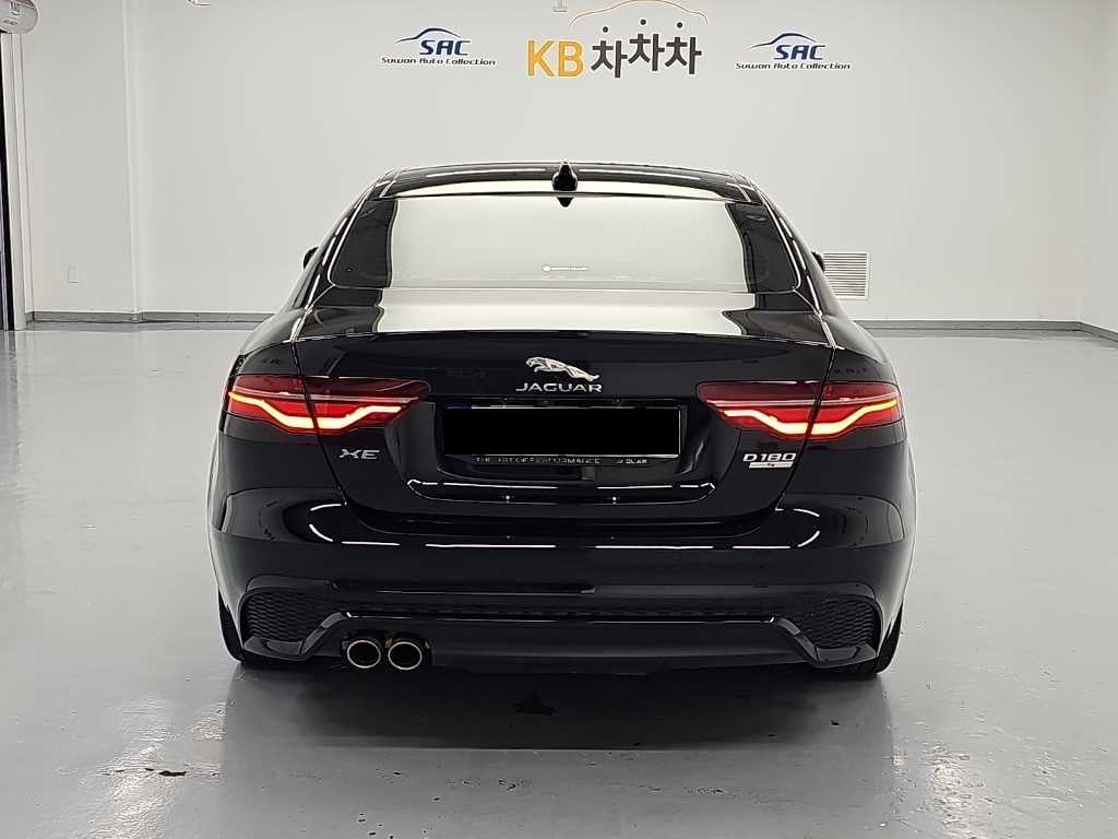 Jaguar XE — photo 03