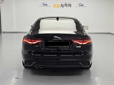 Jaguar XE — photo 03