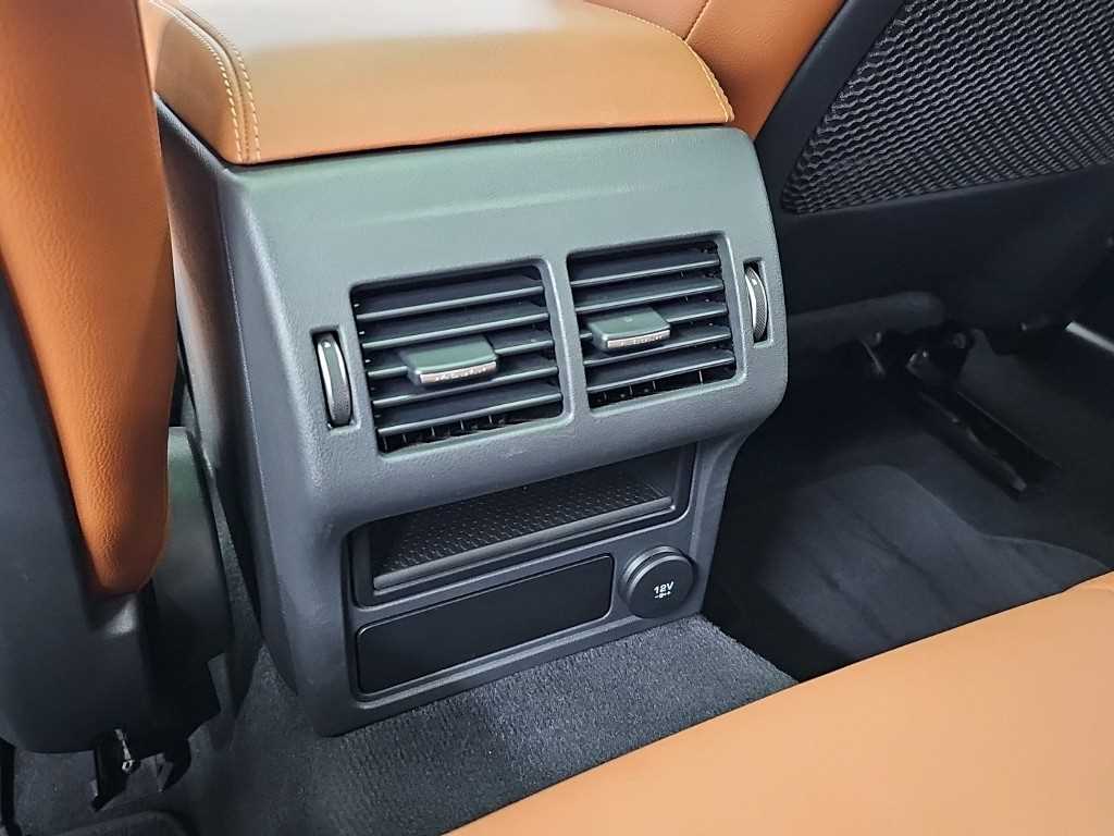 Jaguar XE — photo 13