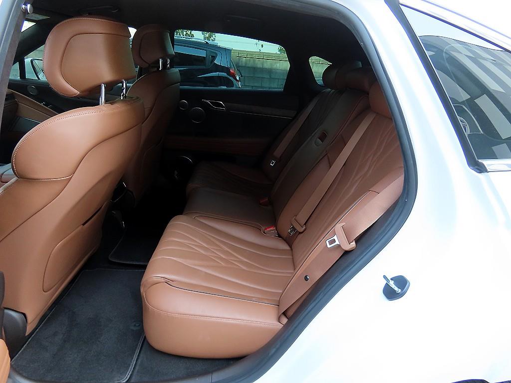 Genesis G80 — photo 06