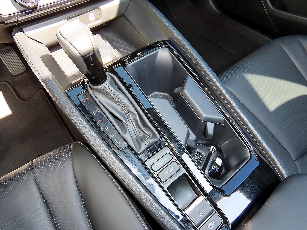 Honda Accord — photo 10